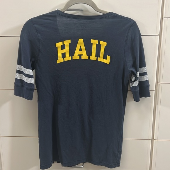 University of Michigan woman’s shirt UMich - Picture 4 of 6